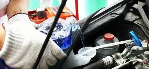 玻璃水消泡剂爱车人士必备用品