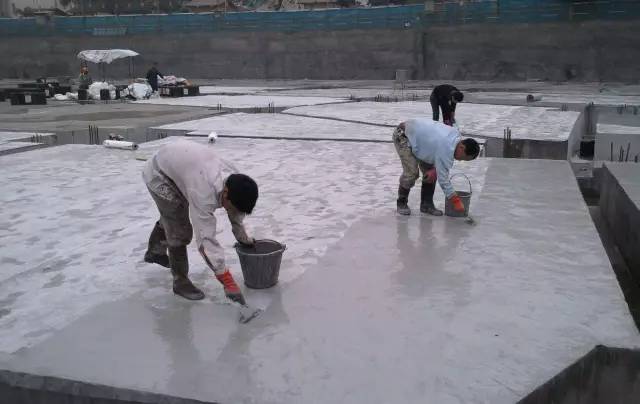 为何防水涂料减少8道工序？因为防水涂料消泡剂