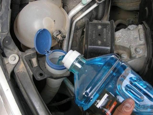 想要避免玻璃水产生泡沫？来看下玻璃水起泡的原因到底是什么?玻璃水消泡剂又能起到什么作用？